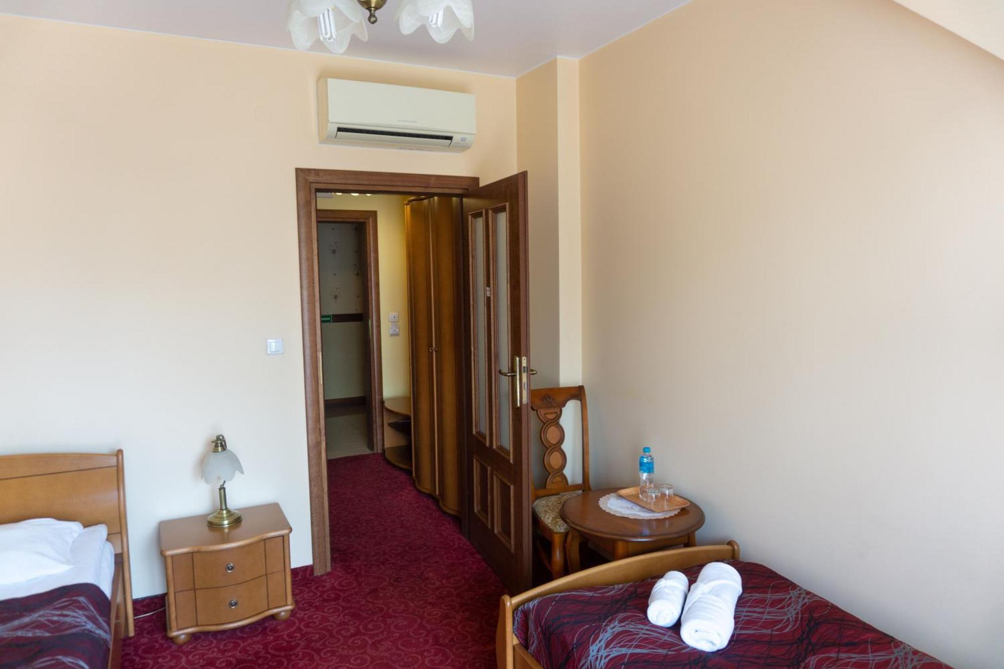 Hotel Hesperus Międzyrzec Podlaski Extérieur photo