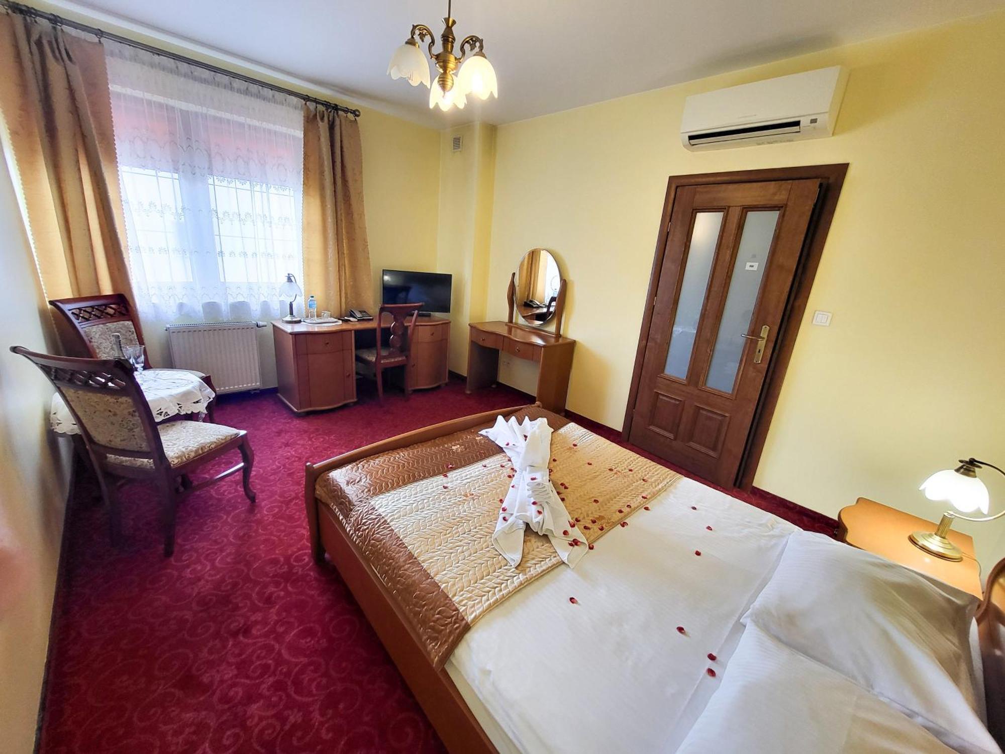 Hotel Hesperus Międzyrzec Podlaski Extérieur photo