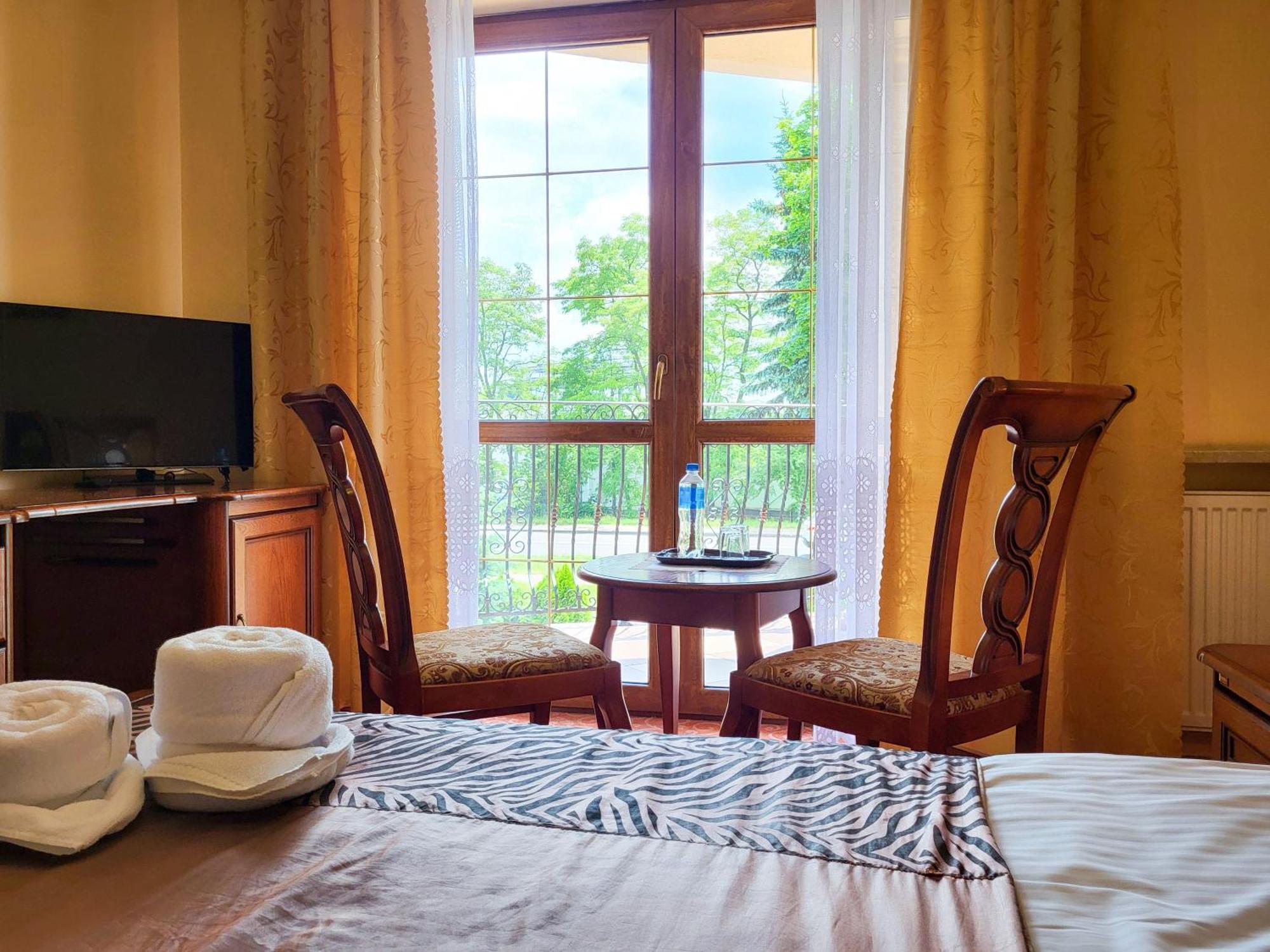 Hotel Hesperus Międzyrzec Podlaski Extérieur photo
