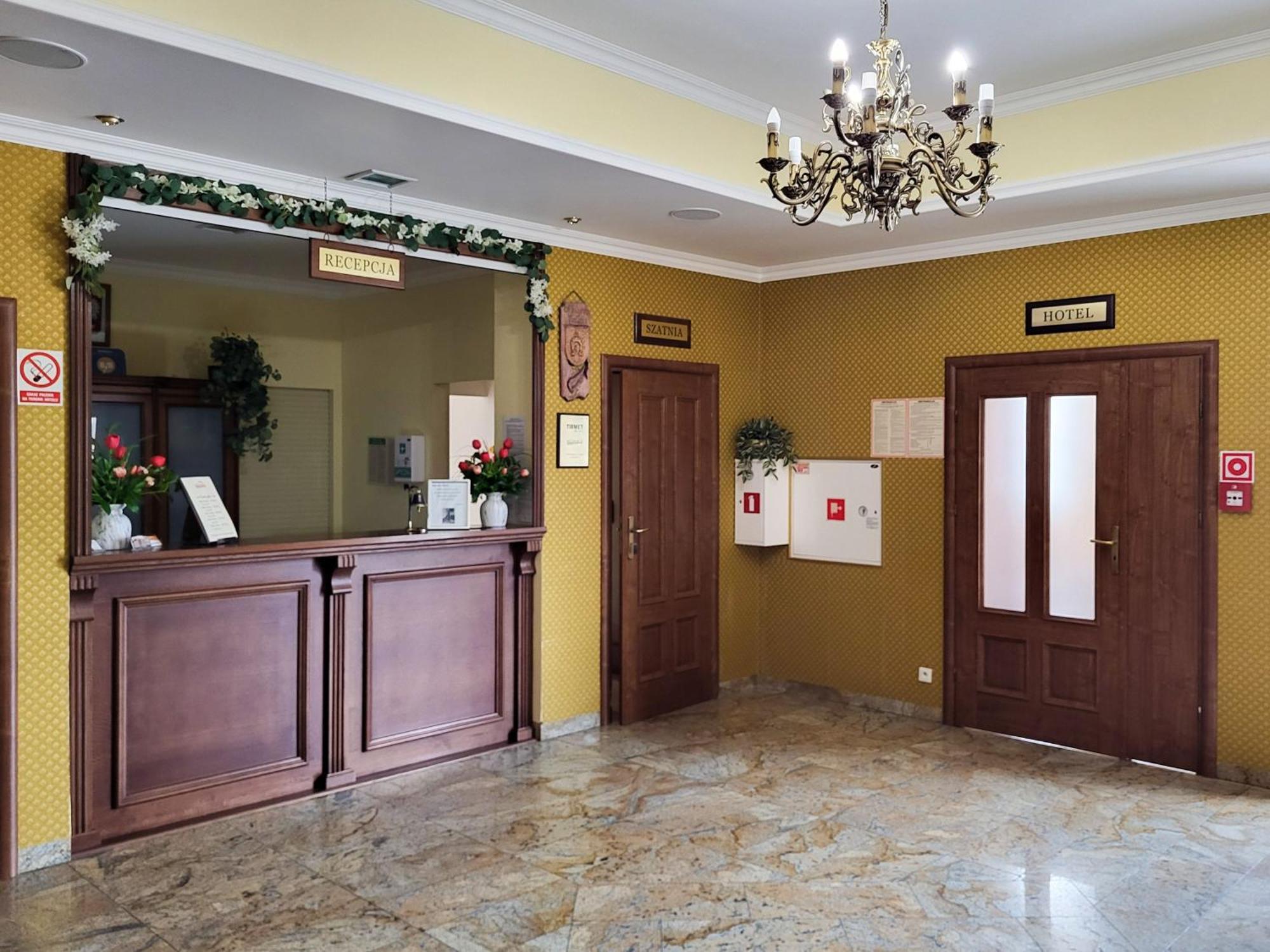 Hotel Hesperus Międzyrzec Podlaski Extérieur photo