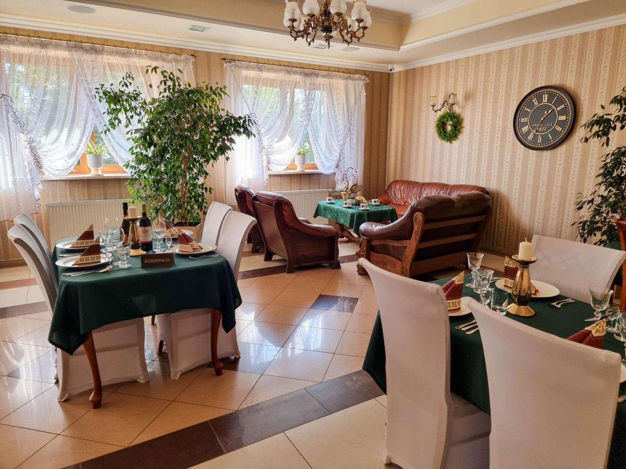 Hotel Hesperus Międzyrzec Podlaski Extérieur photo